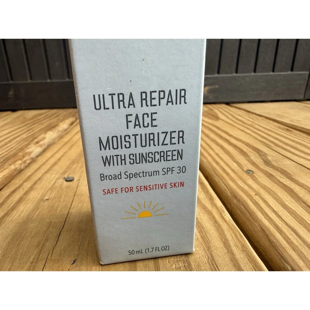 First Aid Beauty Ultra Repair Face Moisturizer With Sunscreen 1.7 fl oz